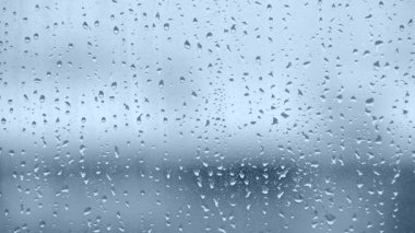 Mavi yavaş yağmur damlaları