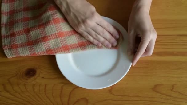 Wiping orange juice from the plate — Stock Video