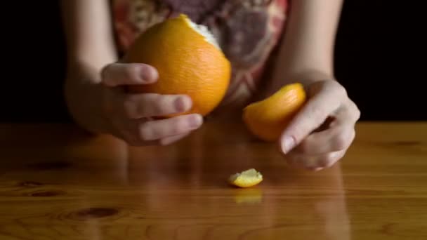 Woman peeling an orange — Stock Video