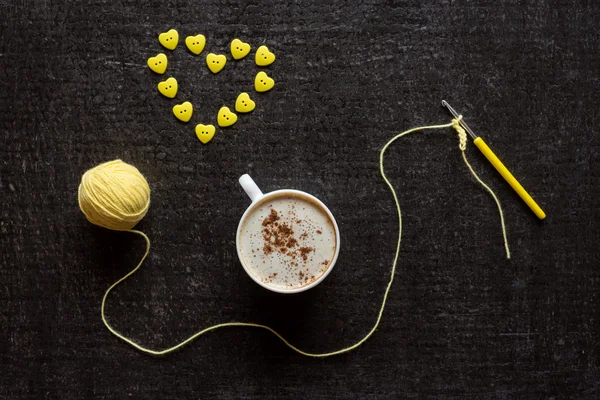 Ganchillo, café y corazón botón —  Fotos de Stock