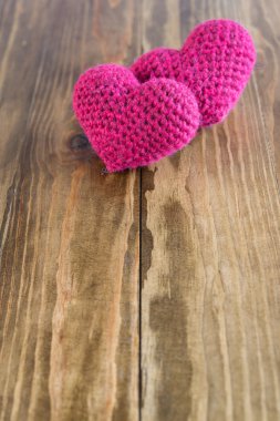 İki chrocheted kalp