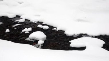 Bir kış brook yakın çekim