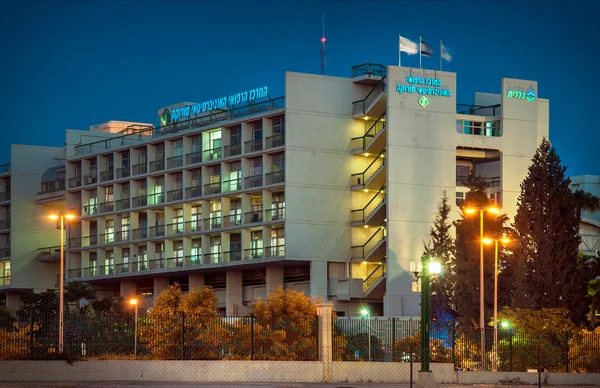 Beer-Sheva, o complexo hospitalar "Magpie" noite . — Fotografia de Stock