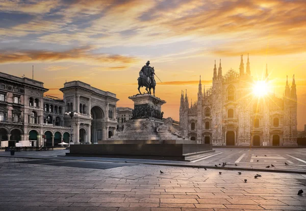 Дух Милана с Дуомо, Италия, Европа — стоковое фото