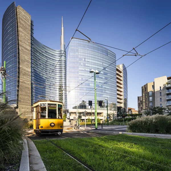 Tram vintage sur la rue Milano, Italie — Photo