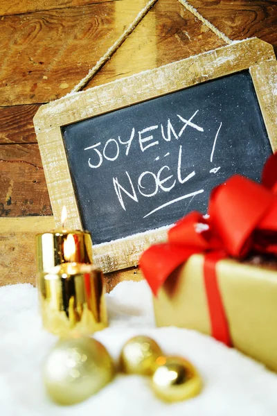 Ajándék boses és gyertyák karácsonyra — Stock Fotó