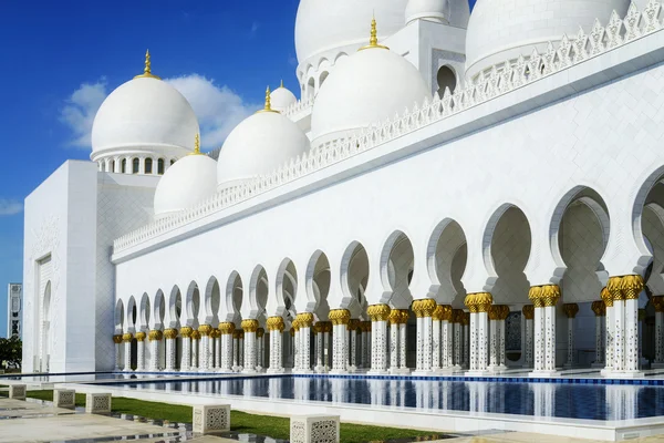 Biały meczet — Zdjęcie stockowe