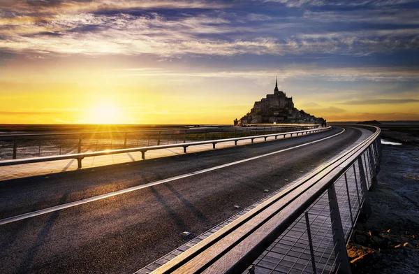 Mont saint michel w zachód słońca, Francja — Zdjęcie stockowe