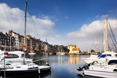Honfleur Harbor yatlar