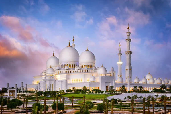 Witte moskee in Abu Dhabi Verenigde Arabische Emiraten — Stockfoto