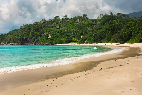 Playa tropical en la isla de Mahe Seychelles — Foto de Stock