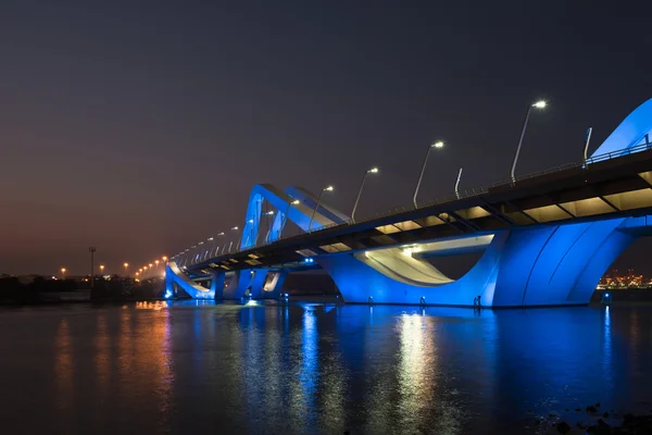 Sheikh Zayed Bridge nocą — Zdjęcie stockowe