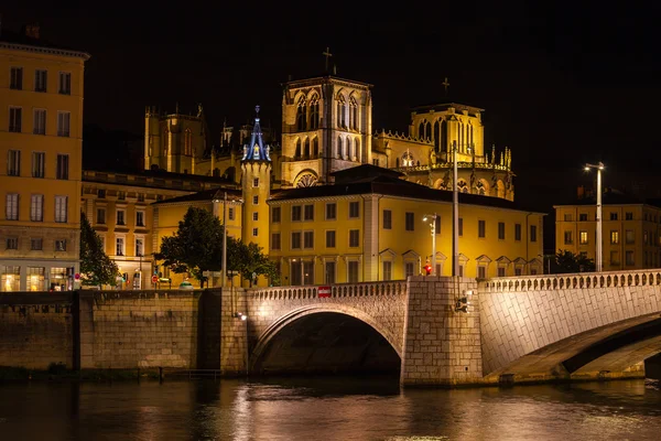 Paisaje urbano de Lyon, Francia por la noche — Foto de Stock