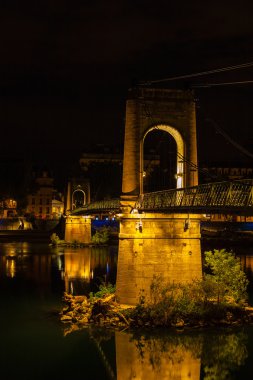 Lyon, Fransa Rhone Nehri üzerinde gece köprü
