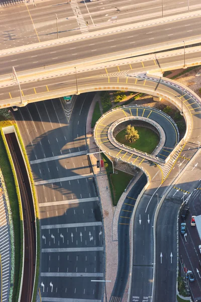 Vista superior del intercambio de carreteras en Dubai — Foto de Stock