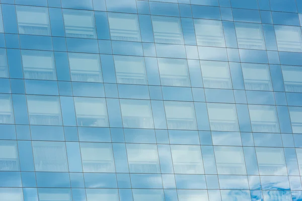 Clouds reflected in office building — Stock Photo, Image