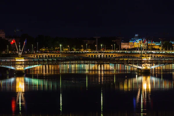 Paisaje urbano de Lyon, Francia por la noche — Foto de Stock