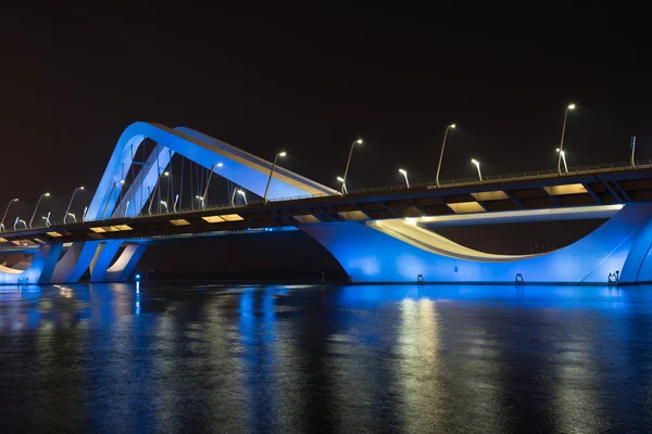 Sheikh Zayed Bridge nocą — Zdjęcie stockowe