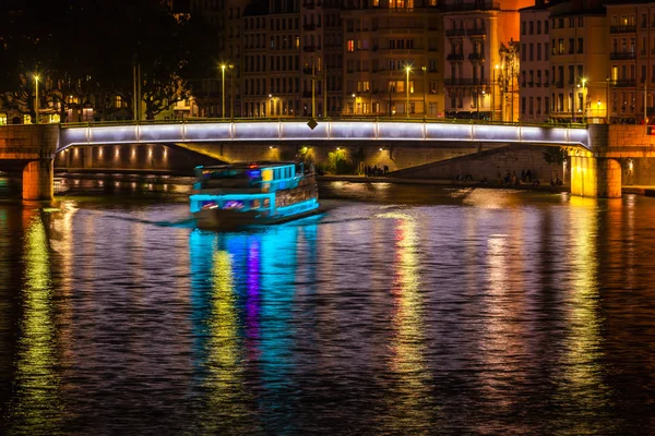 城市景观的里昂，法国在晚上 — 图库照片