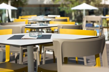 Plastik mobilya yaz kafe