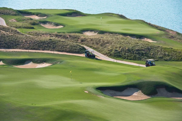 Vista do campo verde do resort de golfe . — Fotografia de Stock