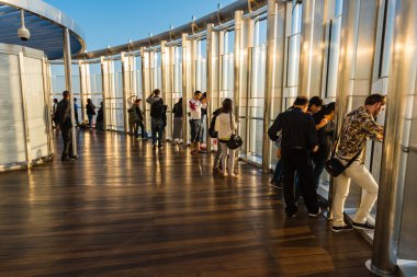 Burj al Khalifa gözlem güverte insanlara