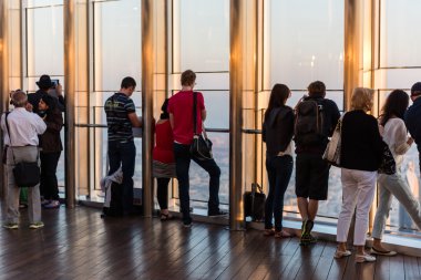 Burj al Khalifa gözlem güverte insanlara