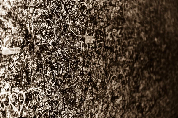 El muro lleno de mensajes, Verona, Italia . — Foto de Stock