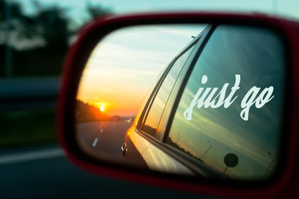 Motivation quote Just go on a Roadtrip picture — Stock Photo, Image