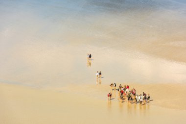 Mont Saint Michel duvarlarından görüntülemek 