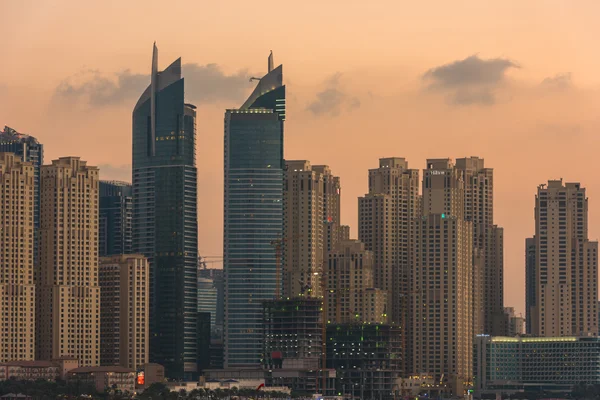 Paesaggio urbano serale di Dubai, Emirati Arabi Uniti — Foto Stock