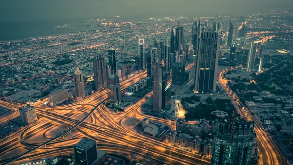 Dubaï scène nocturne avec lumières de la ville Images De Stock Libres De Droits