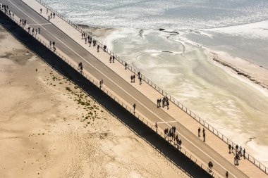 Mont Saint Michel duvarlarından görüntülemek