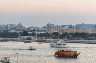 dubai creek adlı geleneksel Arapça tekne 