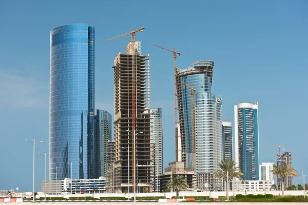 Abu Dhabi nieuw district met wolkenkrabbers — Stockfoto