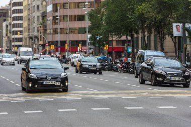 Barselona Caddesi üzerinde otomobil trafik 
