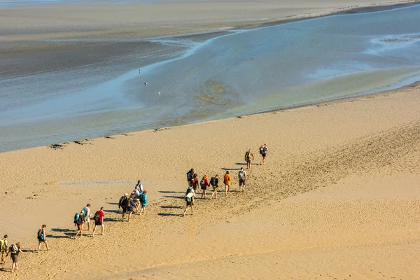Mont Saint Michel duvarlarından görüntülemek 