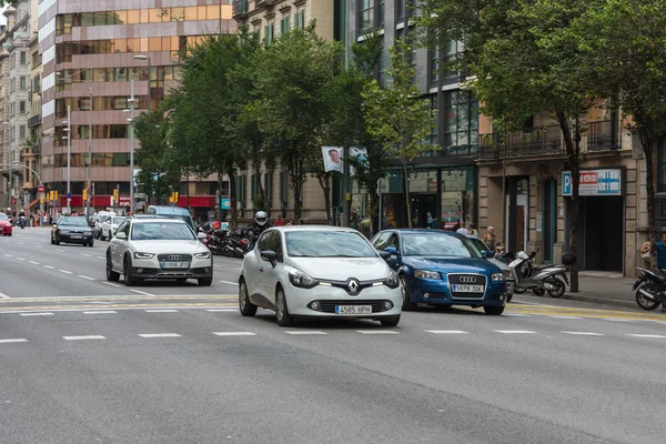 Traffico automobilistico sulla strada di Barcellona — Foto Stock