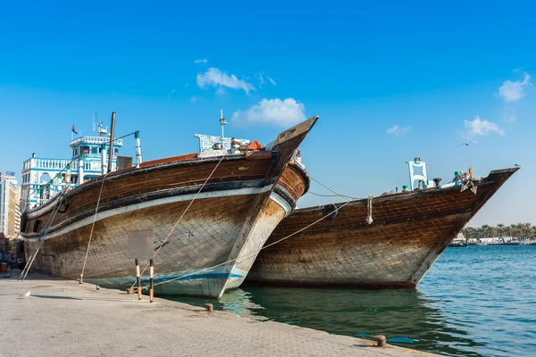 Barcos de carga árabes tradicionais — Fotografia de Stock