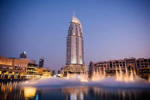 Dubai fontes show no Dubai Mall — Fotografia de Stock