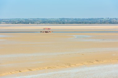 Mont Saint Michel duvarlarından görüntülemek 