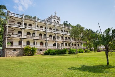   Victoria katolik rahiplik, Mahe