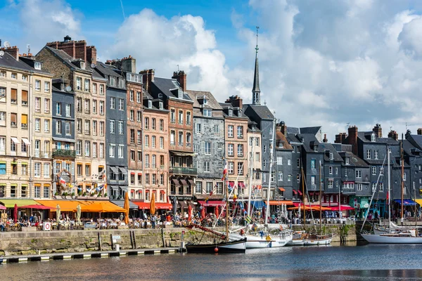 Honfleur harbour in der normandie, frankreich — Stockfoto