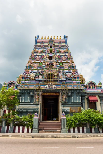 Gevel van een Hindoeïstische tempel — Stockfoto