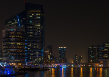 dubai Yat Limanı gece manzarası