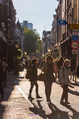 İnsanlar sokakta Utrecht