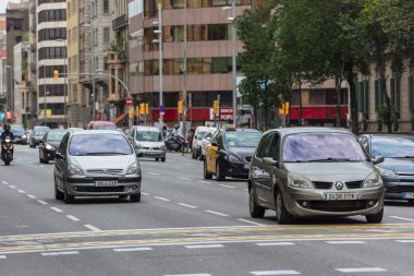Barselona Caddesi üzerinde otomobil trafik