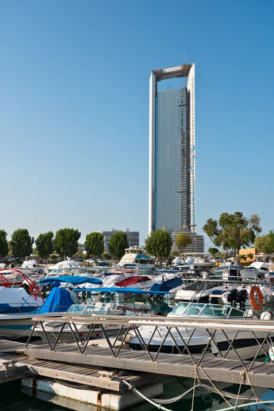 Al Bateen Wharf y el rascacielos —  Fotos de Stock