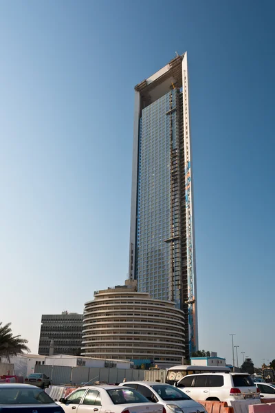 Rues d'Abu Dhabi avec gratte-ciel — Photo