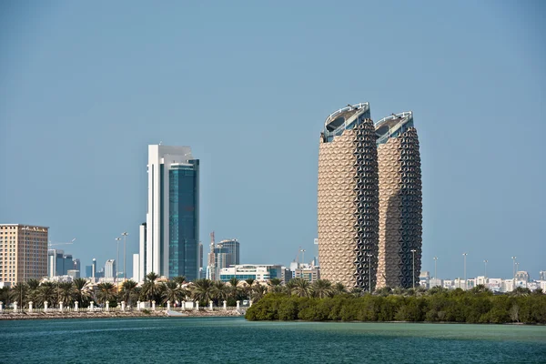 Башни Аль-Бахр в Абу-Даби — стоковое фото